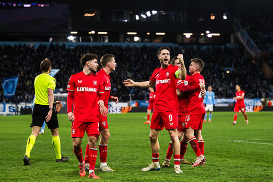 Ricky van Wolfswinkel of Twente celebrates with team mates