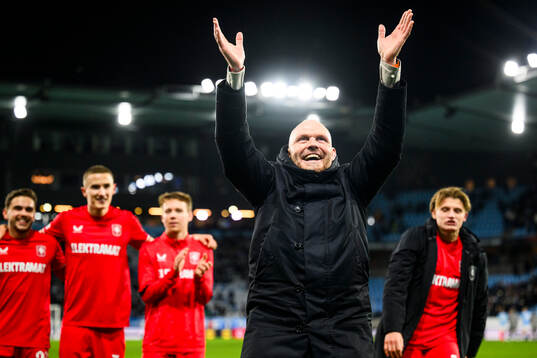 Head coach Joseph Oosting of Twente celebrates
