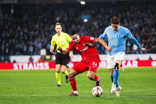 Anass Salah-Eddine of Twente and Jens Stryger Larsen of