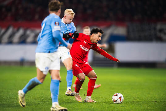 Otto Rosengren of Malmö FF and Sayfallah Ltaief of Twente