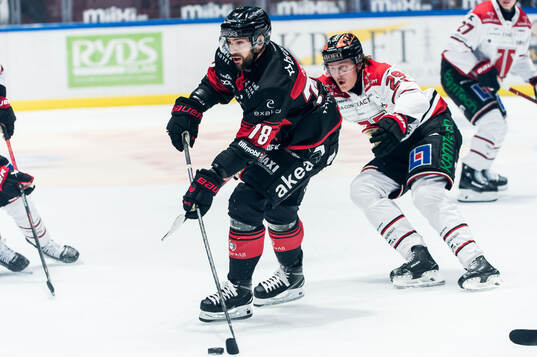Malmö Redhawks Robin Hanzl och Örebros Milton Oscarson