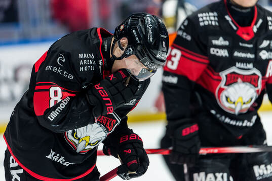 Malmö Redhawks Johan Olofsson har ont