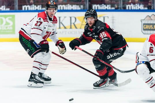 Örebros Peetro Seppälä och Malmö Redhawks Carl Persson