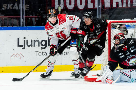 Örebros Robert Leino mot Malmö Redhawks Teemu Kivihalme