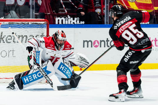 Örebros målvakt Jhonas Enroth och Malmö Redhawks Carl