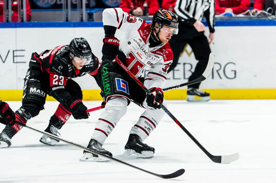 Örebros Christopher Mastomäki och Malmö Redhawks