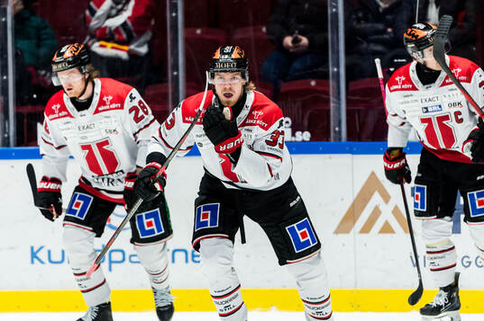 Örebros Christopher Mastomäki jublar