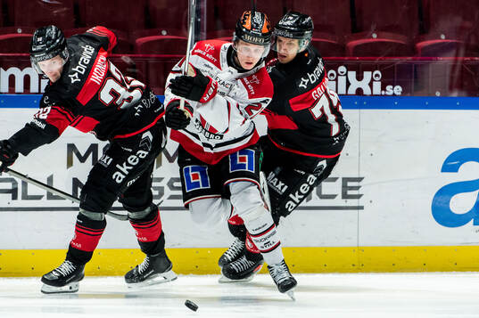 Örebros Patrik Puistola och Malmö Redhawks Joona Ikonen