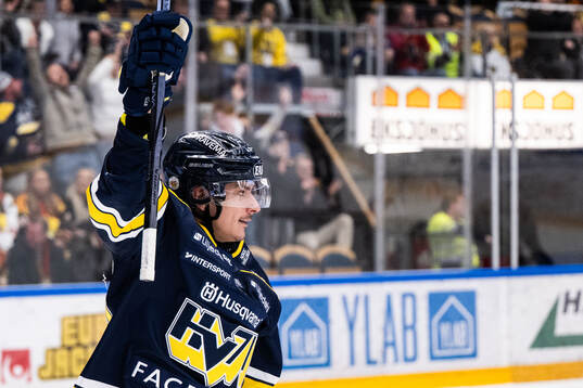 HV71s Andre Petersson jublar