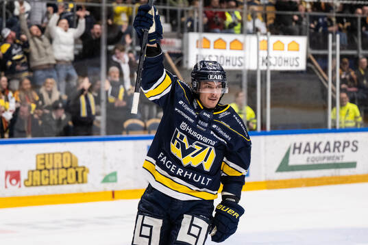HV71s Andre Petersson jublar