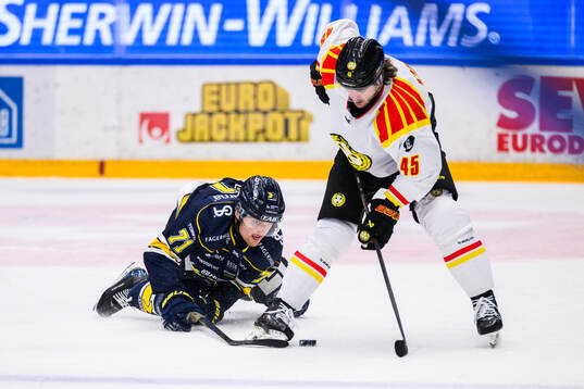 HV71s William Ignberg Nilsson  och Brynäs Charles-Édouard