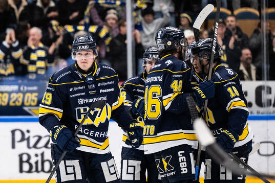 HV71s Henrik Borgström jublar
