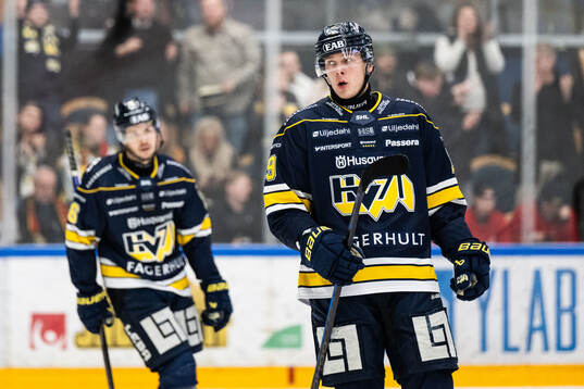 HV71s Henrik Borgström jublar