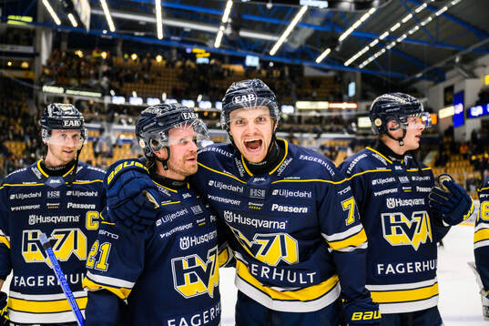 HV71s Mattias Tedenby och HV71s William Ignberg Nilsson