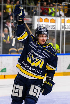 HV71s Andre Petersson jublar