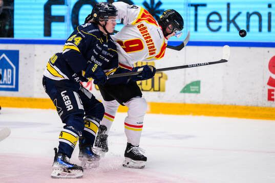 HV71s Oscar Fisker Molgaard och Brynäs Victor Söderström