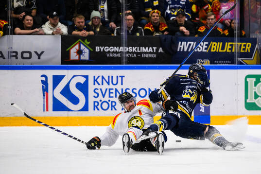Brynäs Anton Rödin och HV71s Henrik Borgström