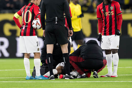 Badredine Bouanani of Nice in pain