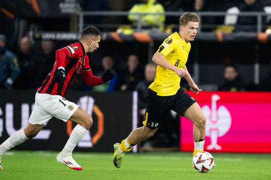 Badredine Bouanani of Nice and Gottfrid Rapp of Elfsborg
