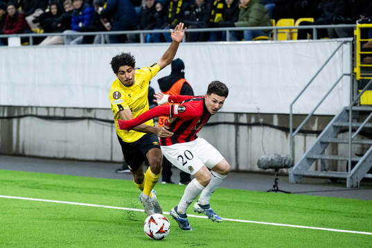 Ahmed Qasem of Elfsborg and Tom Louchet of Nice
