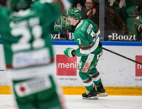 Rögles Carter Ashton jublar