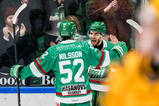 Rögles Josh Dickinson jublar med Felix Nilsson
