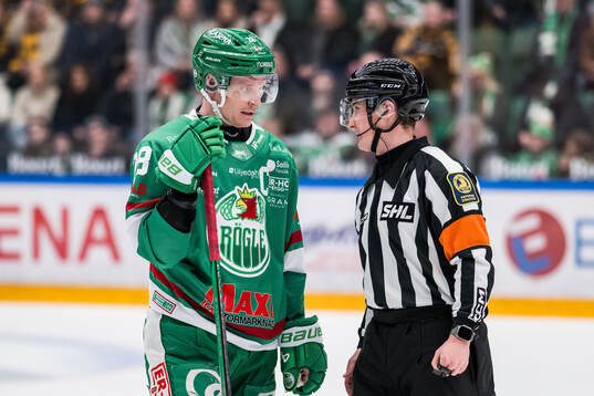 Rögles Anton Bengtsson och Domare Alexander Österberg