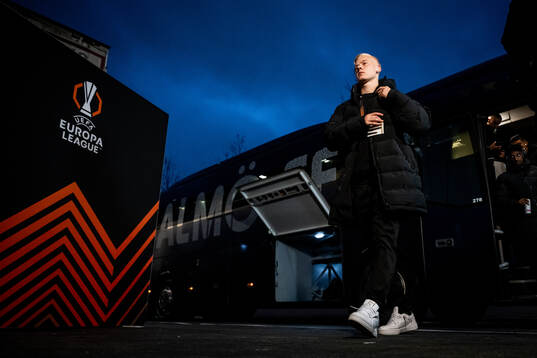 Otto Rosengren of Malmö FF arrives to the stadium