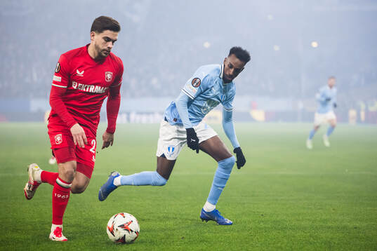 Bart Van Rooij of Twente and Taha Ali of Malmö FF