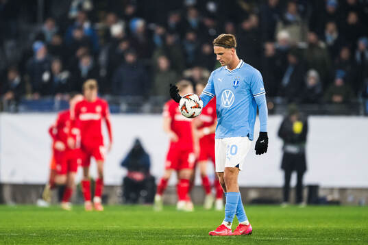 Erik Botheim of Malmö FF looks dejected