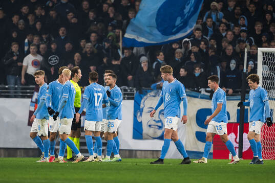 Gabriel Busanello of Malmö FF and Referee Sascha Stegemann