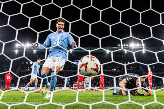 Jens Stryger Larsen of Malmö FF celebrates