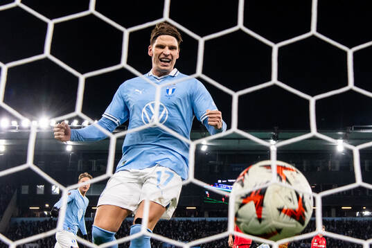 Jens Stryger Larsen of Malmö FF celebrates
