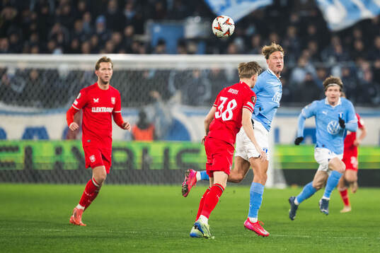 Max Bruns of Twente and Erik Botheim of Malmö FF