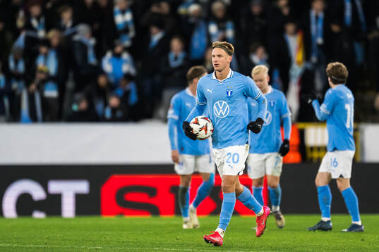 Erik Botheim of Malmö FF looks dejected