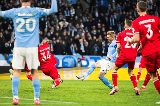Anders Christiansen of Malmö FF scores 2-3