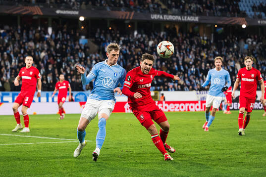 Søren Rieks of Malmö FF and Bart Van Rooij of Twente