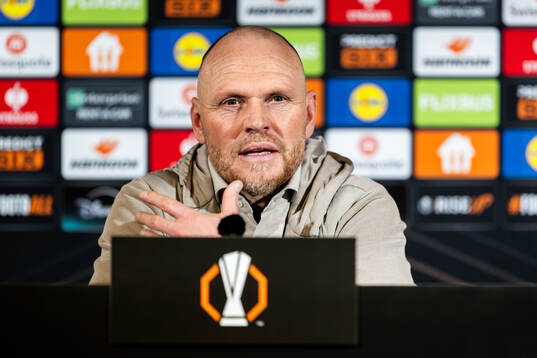 Head coach Joseph Oosting of Twente