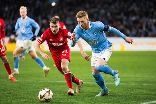 Michal Sadilek of Twente and Anders Christiansen of Malmö