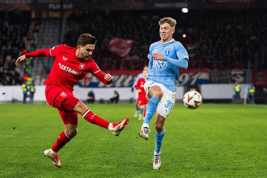 Bart Van Rooij of Twente and Hugo Bolin of Malmö FF