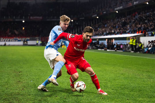 Hugo Bolin of Malmö FF and Bart Van Rooij of Twente