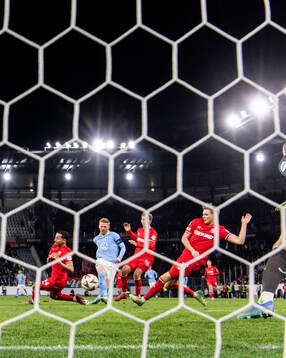 Anders Christiansen of Malmö FF scores the 2-3 goal