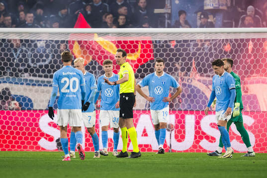 Referee Sascha Stegemann