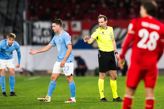 Lasse Berg Johnsen of Malmö FF and Referee Sascha Stegemann
