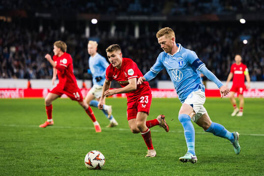 Michal Sadilek of Twente and Anders Christiansen of Malmö