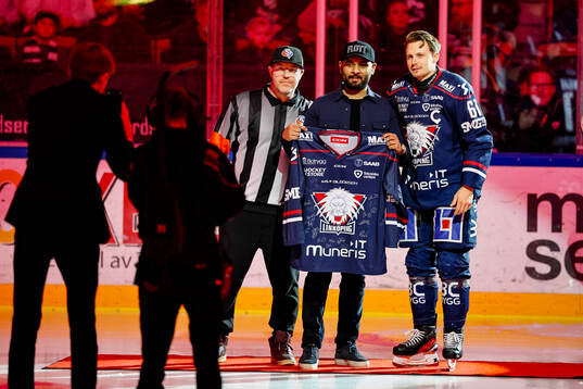 Matchvärd med Linköpings Markus Ljungh