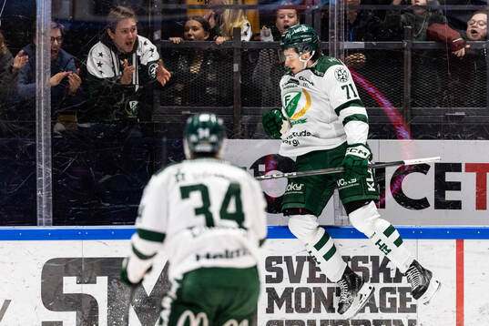 Färjestads Viktor Lodin jublar