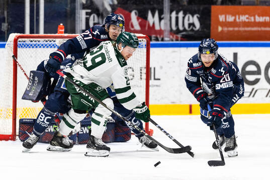 Färjestads Oskar Steen och Linköpings Johan Johnsson