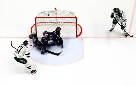 Mål 3-4 i sudden death av Färjestads Joel Kellman förbi