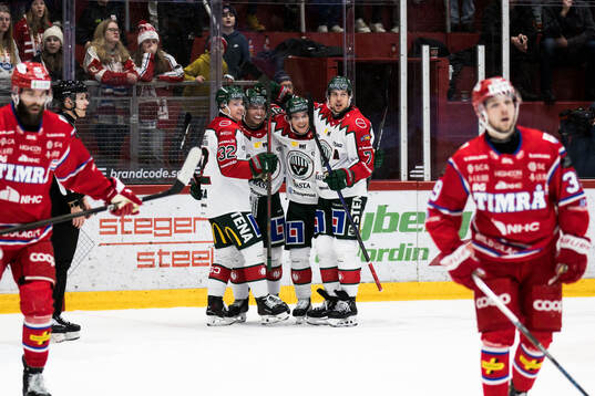 Frölundas Noah Hasa jublar med lagkamrater